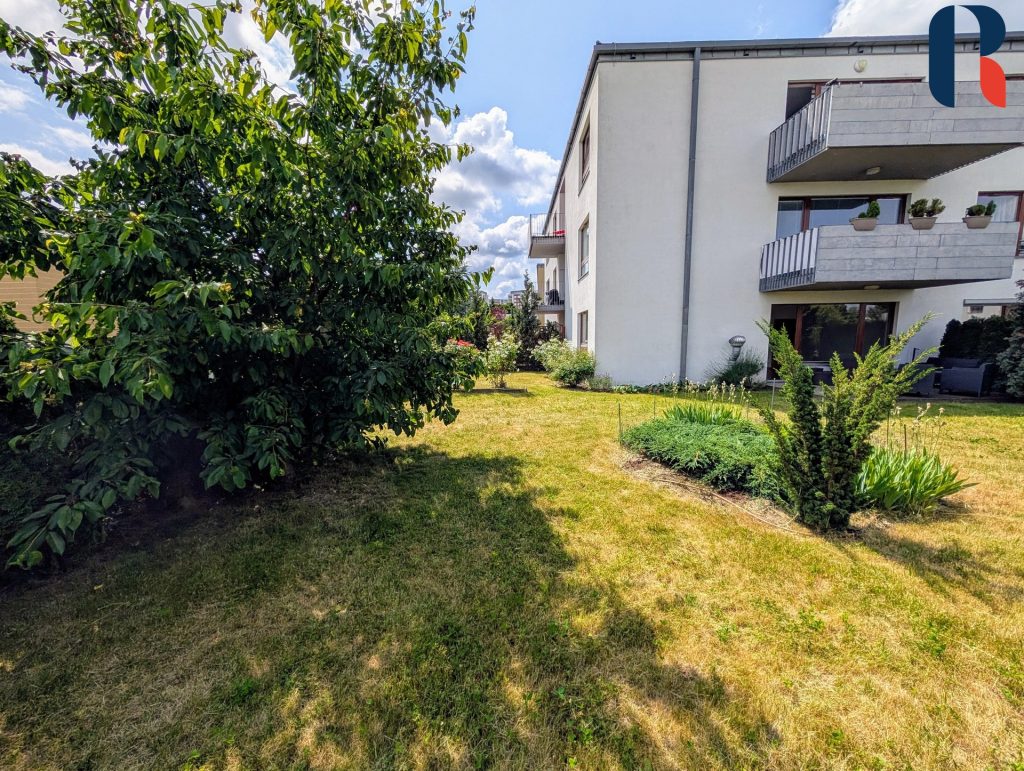 Pronájem bytu 2+kk, 61 m2, zahrada 280 m2 , parkování