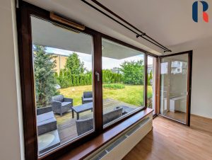 Pronájem bytu 2+kk, 61 m2, zahrada 280 m2 , parkování – 6