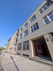 Pronájem bytu 1+kk 31 m2, parkování – 1