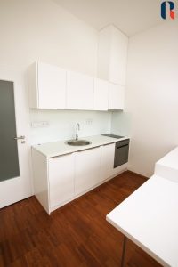 Pronájem bytu 1+kk 31 m2, parkování – 4