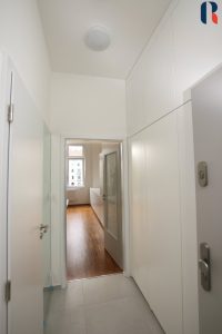 Pronájem bytu 1+kk 31 m2, parkování – 5