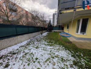 Prodej bytu 3+kk 72 m², předzahrádka 140m², garáž – 15