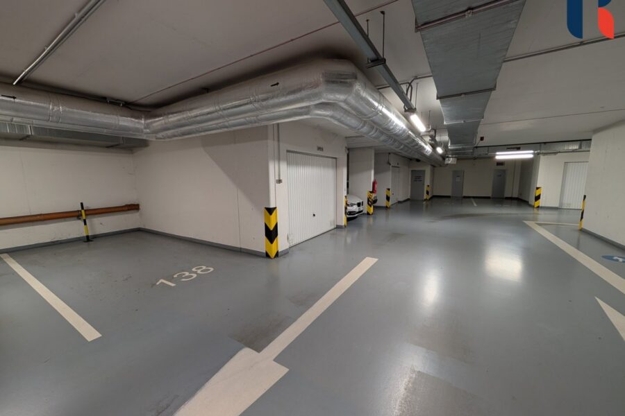 Pronájem garážového stání 13 m²
