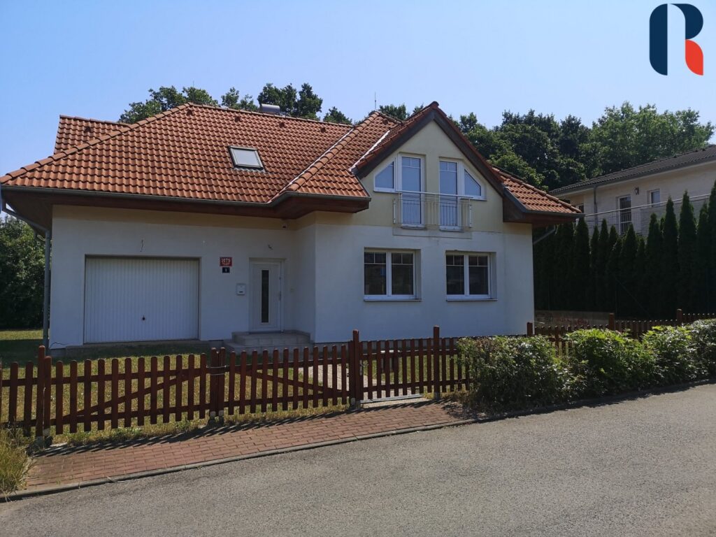 Pronájem rodinného domu 4+kk, garáž, 173 m²