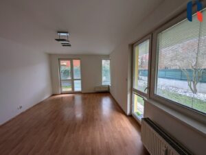 Prodej bytu 3+kk 72 m², předzahrádka 140m², garáž – 5