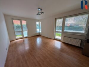 Prodej bytu 3+kk 72 m², předzahrádka 140m², garáž – 4
