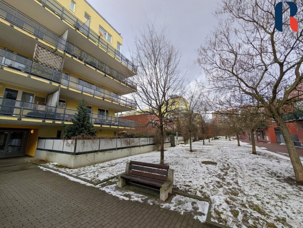 Prodej bytu 3+kk 72 m², předzahrádka 140m², garáž