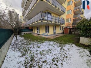 Prodej bytu 3+kk 72 m², předzahrádka 140m², garáž – 14