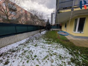 Prodej bytu 3+kk 72 m², předzahrádka 140m², garáž – 15