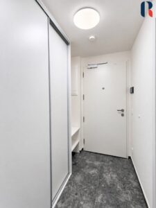 Pronájem zařízeného bytu 1+kk s balkonem a wellness v ceně nájmu, Praha–Modřany – 6